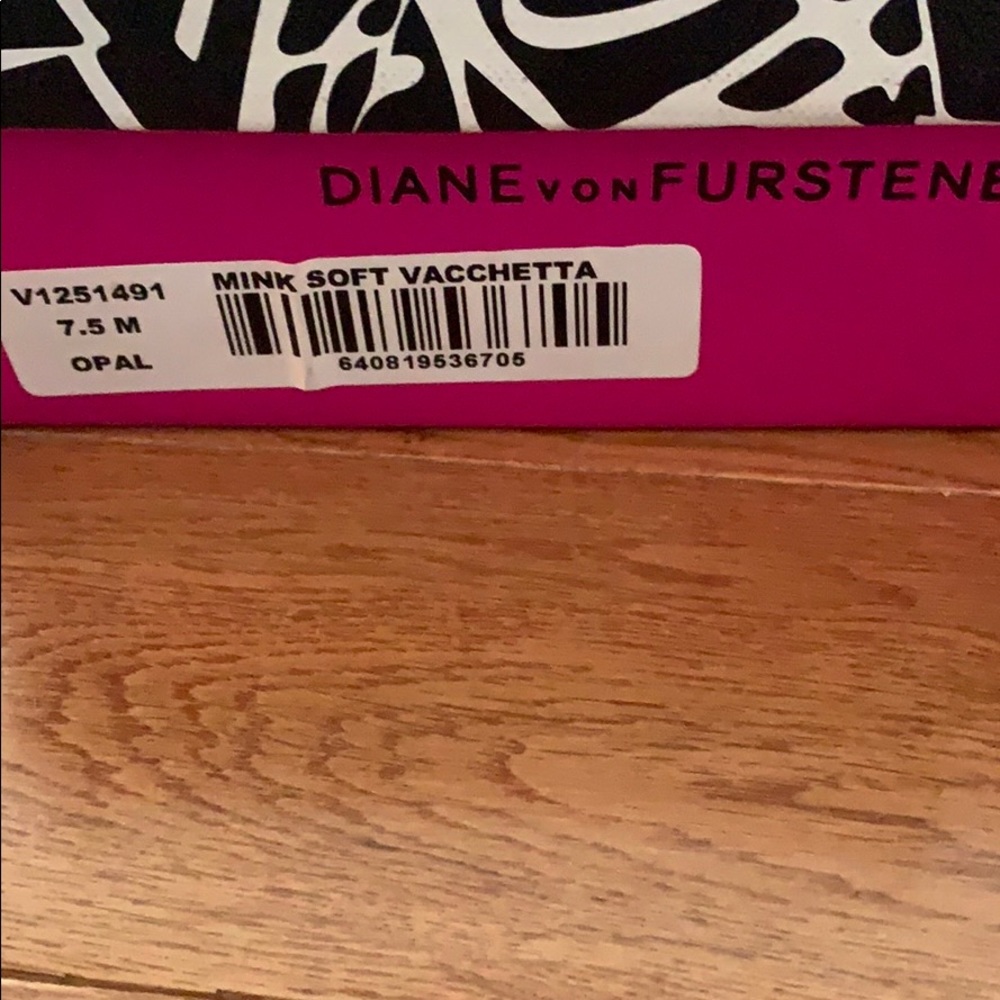 Shoe - Picture 8 of 8